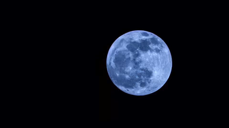 Niebieski Księżyc, superpełnia, sierpień 2024, obserwacja Księżyca, astronomia, pełnia Księżyca, zjawiska astronomiczne, kiedy obserwować Księżyc, jak obserwować Księżyc