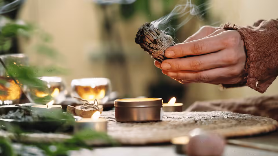 Szałwia – zapach, który oczyszcza przestrzeń i sprzyja przyciąganiu bogactwa.